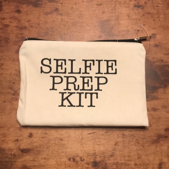 NWT Selfie Prep kit makeup bag zipper purse - Picture 2 of 9